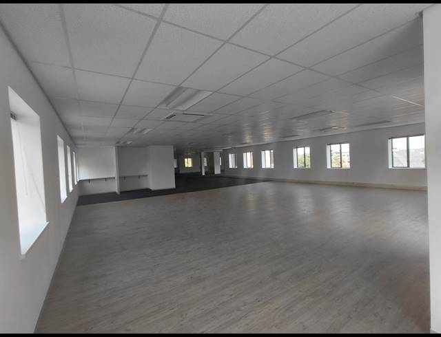 4,132M² OFFICE FOR SALE IN BRYANSTON